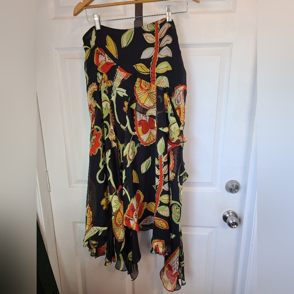 (340) Dana Buchman Woman's Silk Floral Print Skirt, Size: 12 Color: Black - Picture 3 of 16